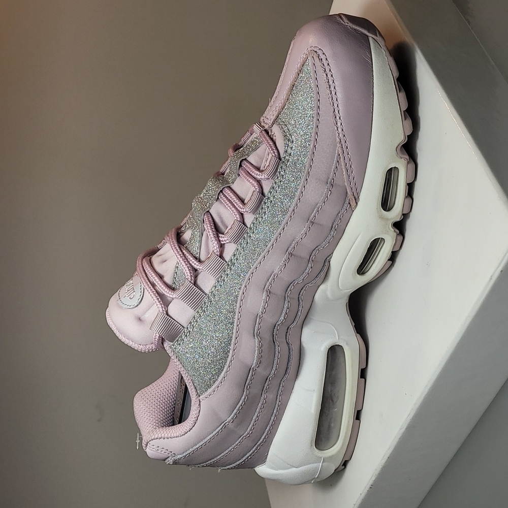 Nike Women’s Air Max 95 Sneakers in Light Lavender with Silver Glitter - Picture 6 of 8